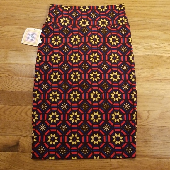 NWT! LULAROE Multi Printed Size S Skirt - Picture 1 of 4